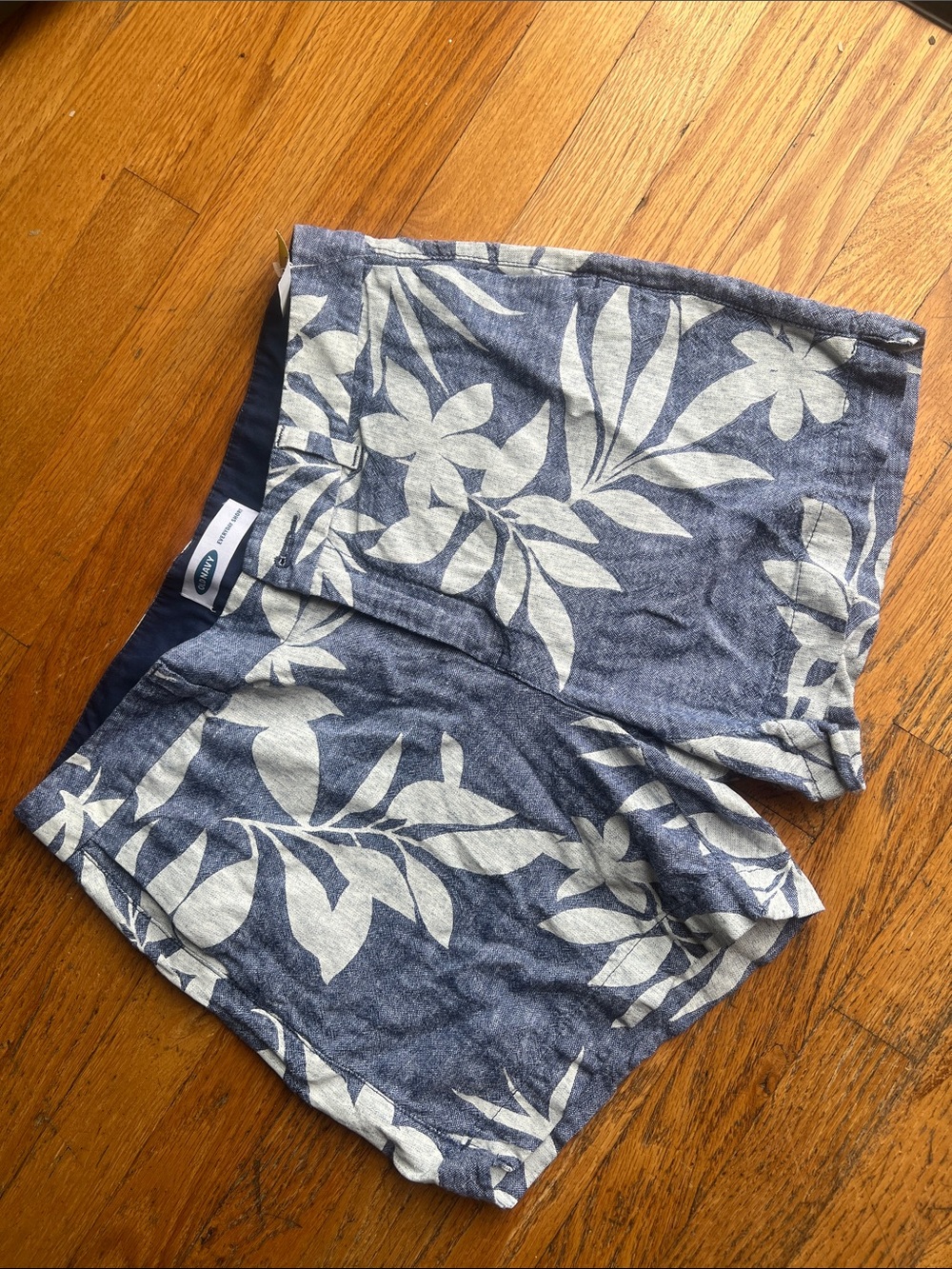 Old Navy Blue and White Floral Linen-Blend Women’s Shorts size 10